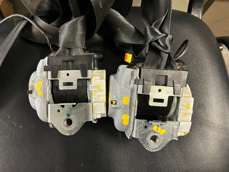 2015+ VOLKSWAGEN PASSAT B8 REAR SEATBELTS DRIVER PASSENGER BACK BELTS X2