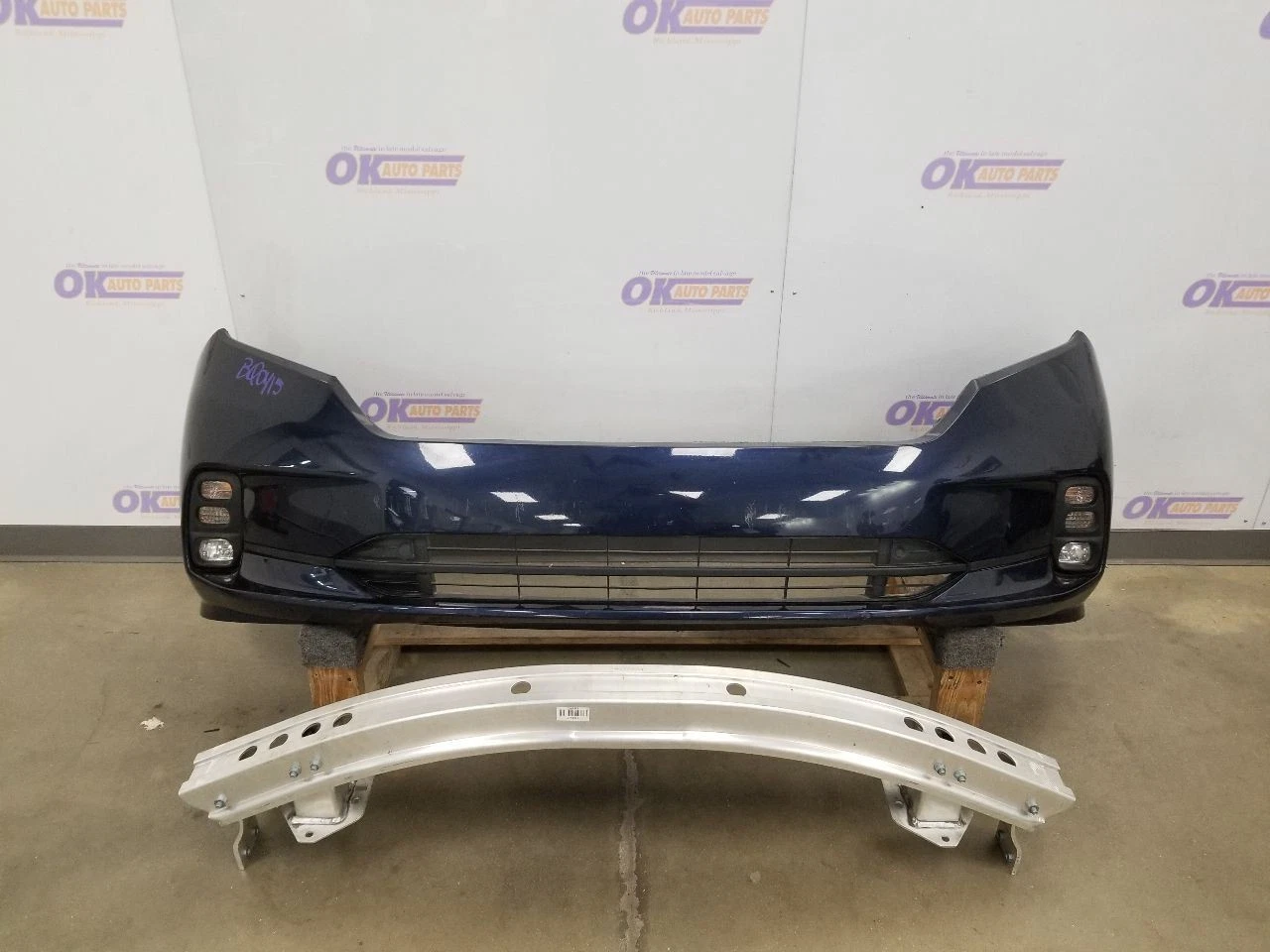 24 HONDA ODYSSEY EX-L FWD 3.5L BUMPER FRONT BLUE B588P WITH FOGS OEM
