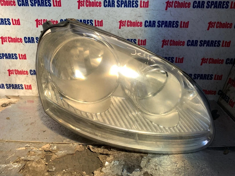 VW JETTA SALOON 4DR MK5 A5 2006 DRIVER SIDE CHROME INSERT head light lamp